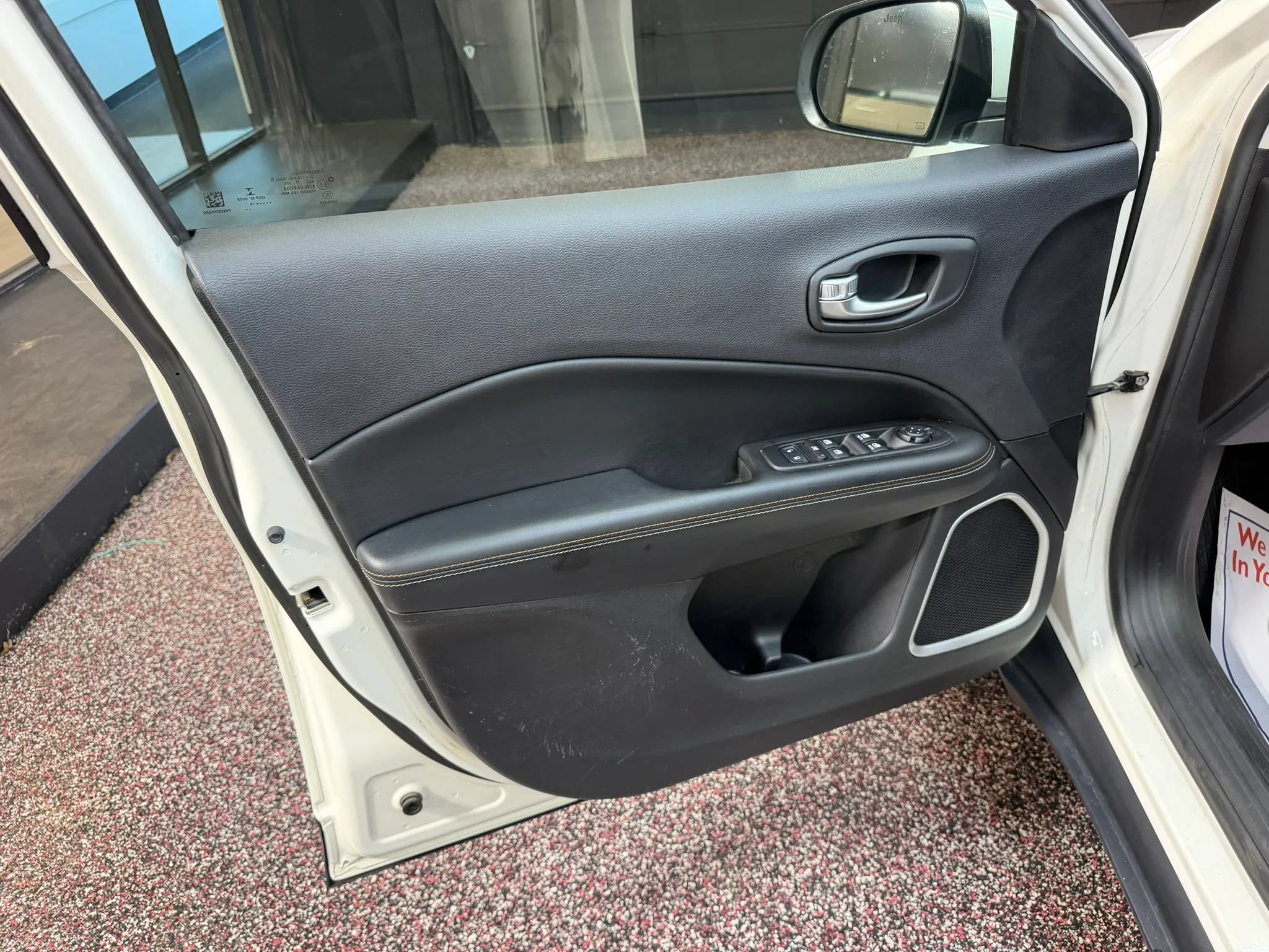 Used 2019 Jeep Compass Latitude w/ Cold Weather Group AWD/4WD image 11