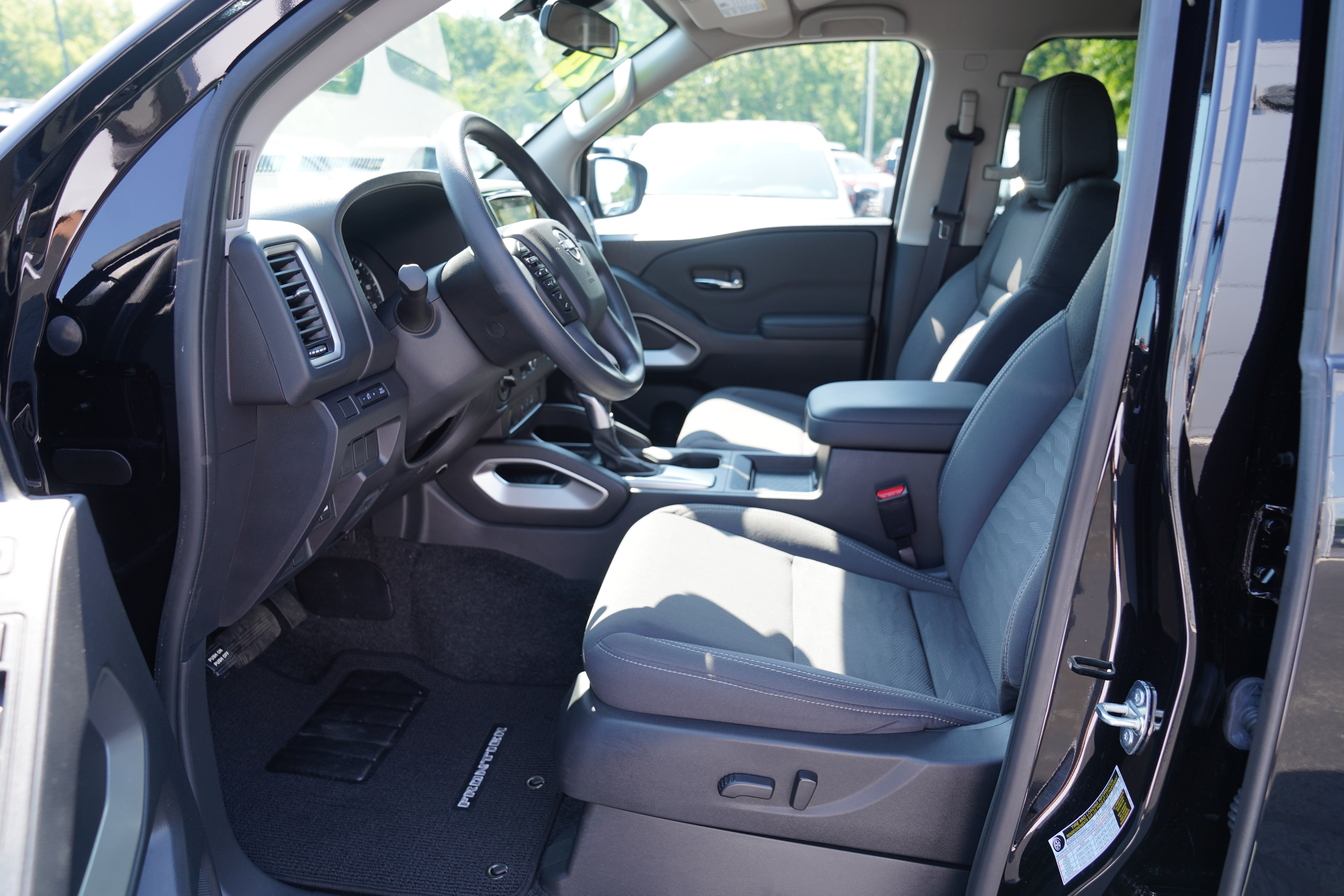 Used 2024 Nissan Frontier SV w/ Technology Package AWD/4WD image 4