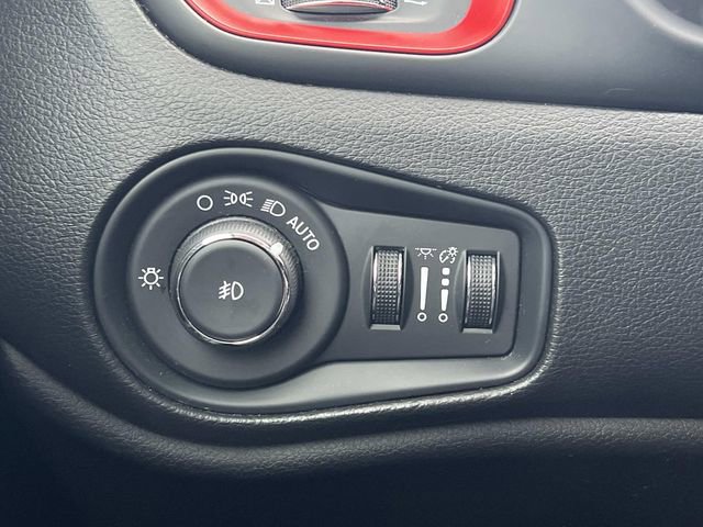 Used 2021 Jeep Renegade Trailhawk image 30