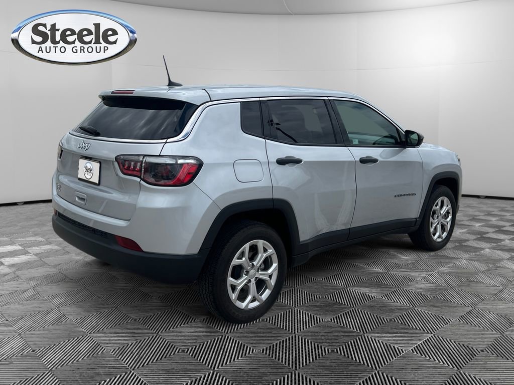 Used 2024 Jeep Compass Sport AWD/4WD image 5