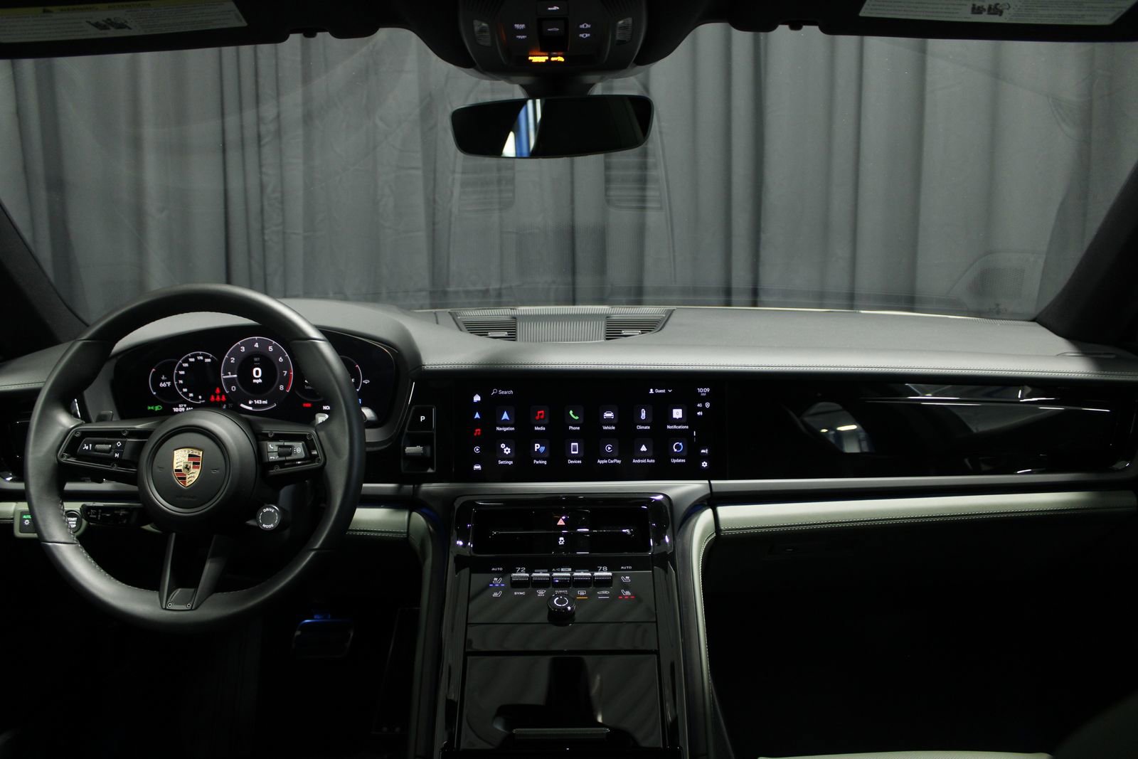 Used 2025 Porsche Panamera 4 image 4