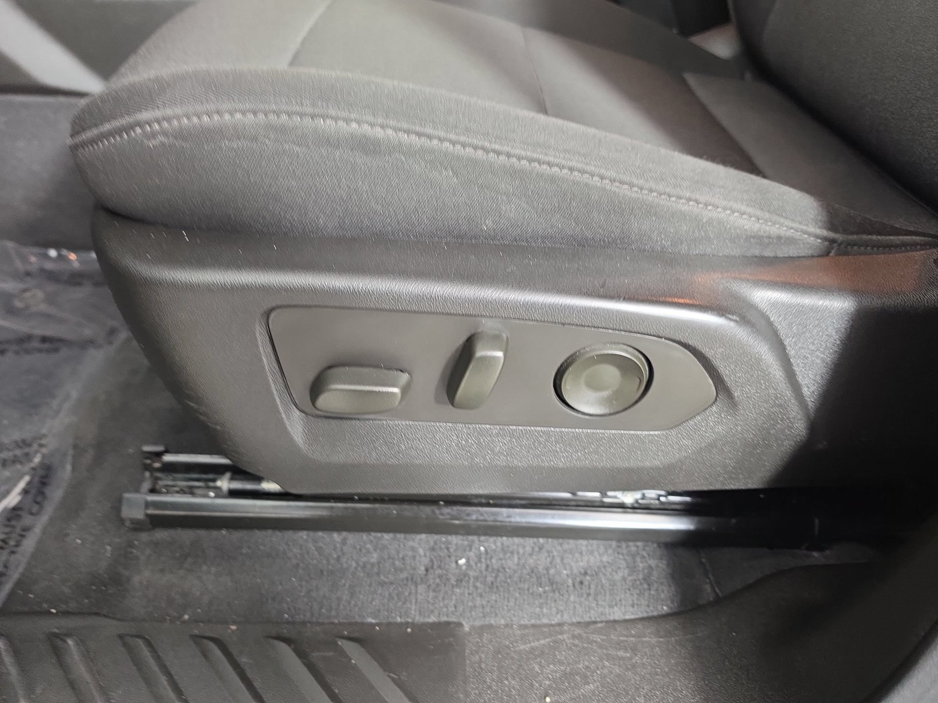 Used 2024 Chevrolet Colorado Trail Boss w/ Technology Package AWD/4WD image 14