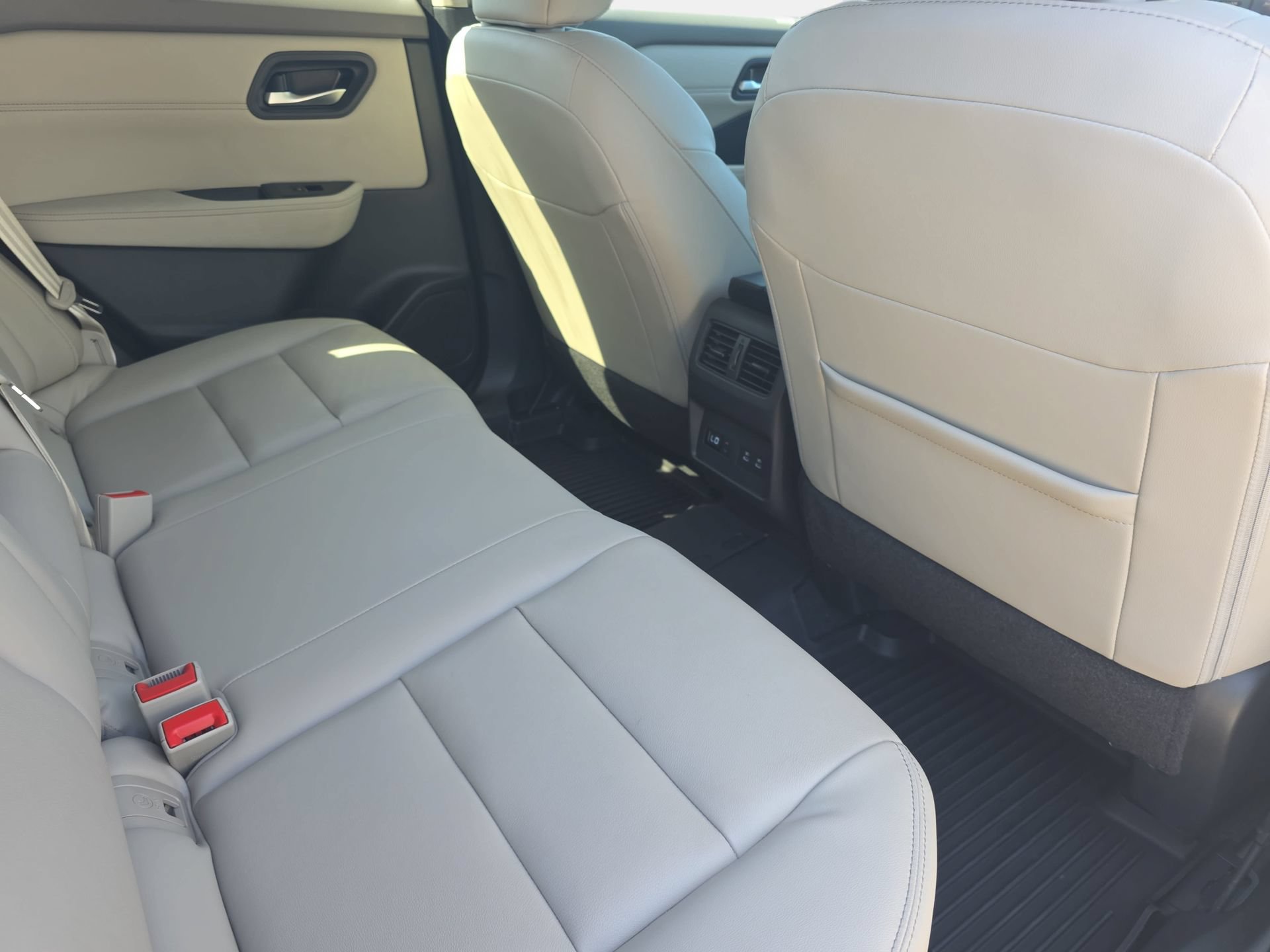 Used 2024 Nissan Rogue SL w/ SL Premium Package FWD image 11