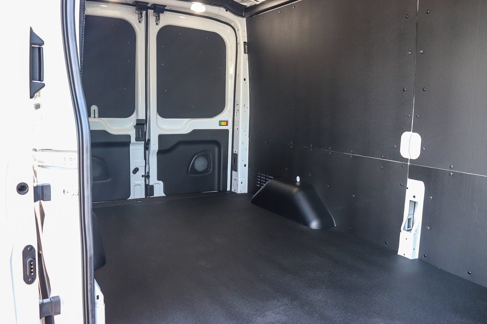 New 2026 Ford Transit 250 148 Medium Roof w/ Load Area Protection Package RWD image 20