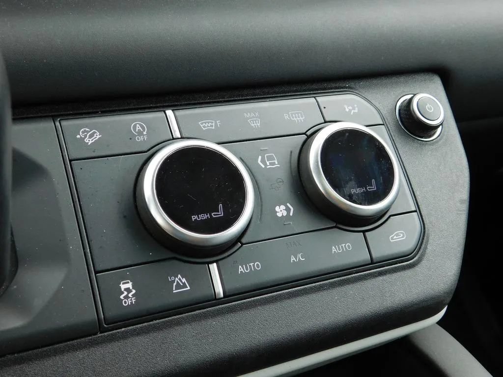 Used 2024 Land Rover Defender 90 S AWD/4WD image 19