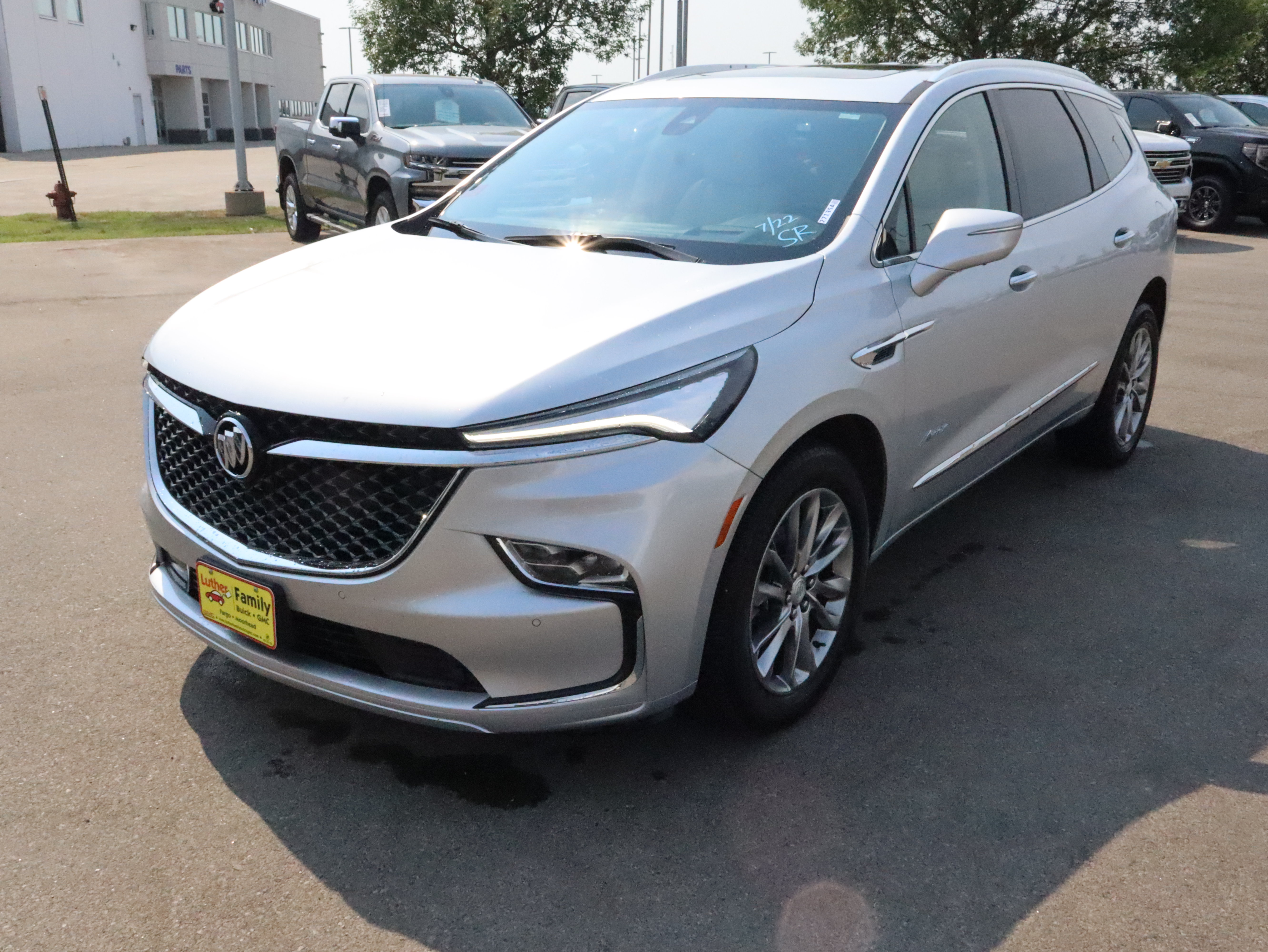Used 2022 Buick Enclave Avenir w/ Avenir Technology Package AWD/4WD image 3
