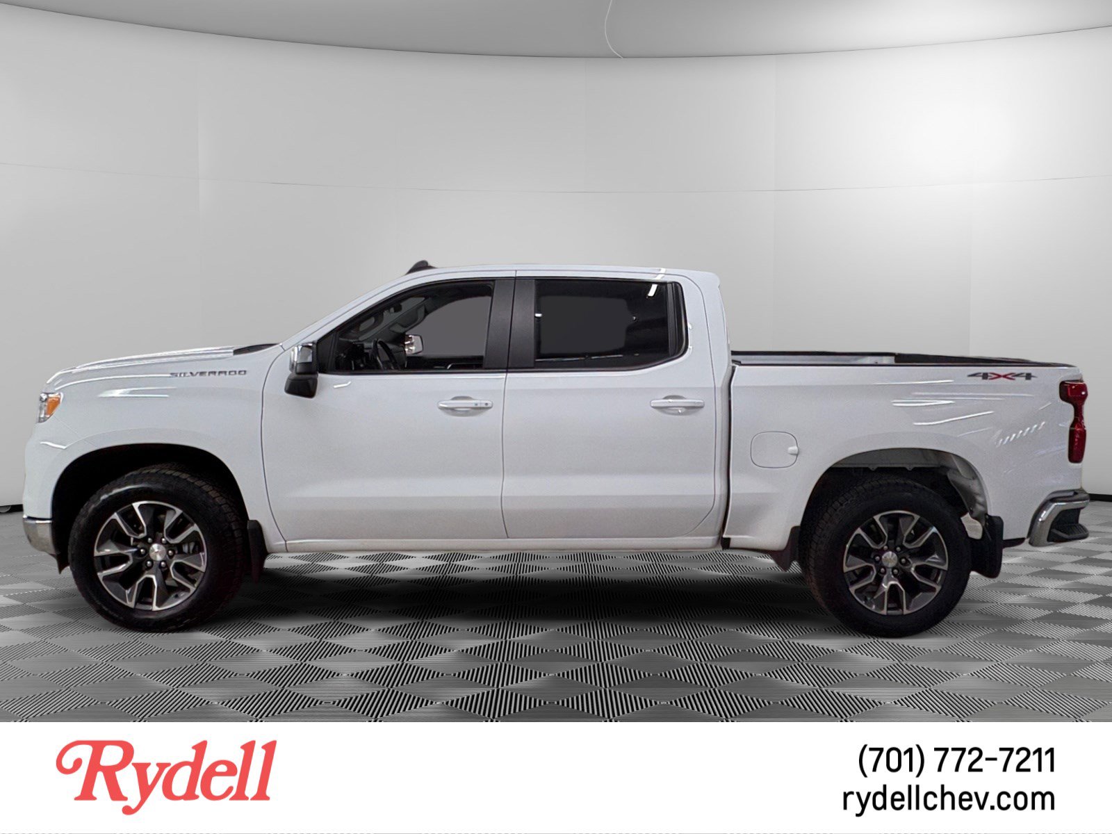 Used 2022 Chevrolet Silverado 1500 LT AWD/4WD image 2