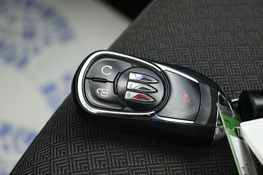 Used 2025 Buick Encore GX Preferred AWD/4WD image 29