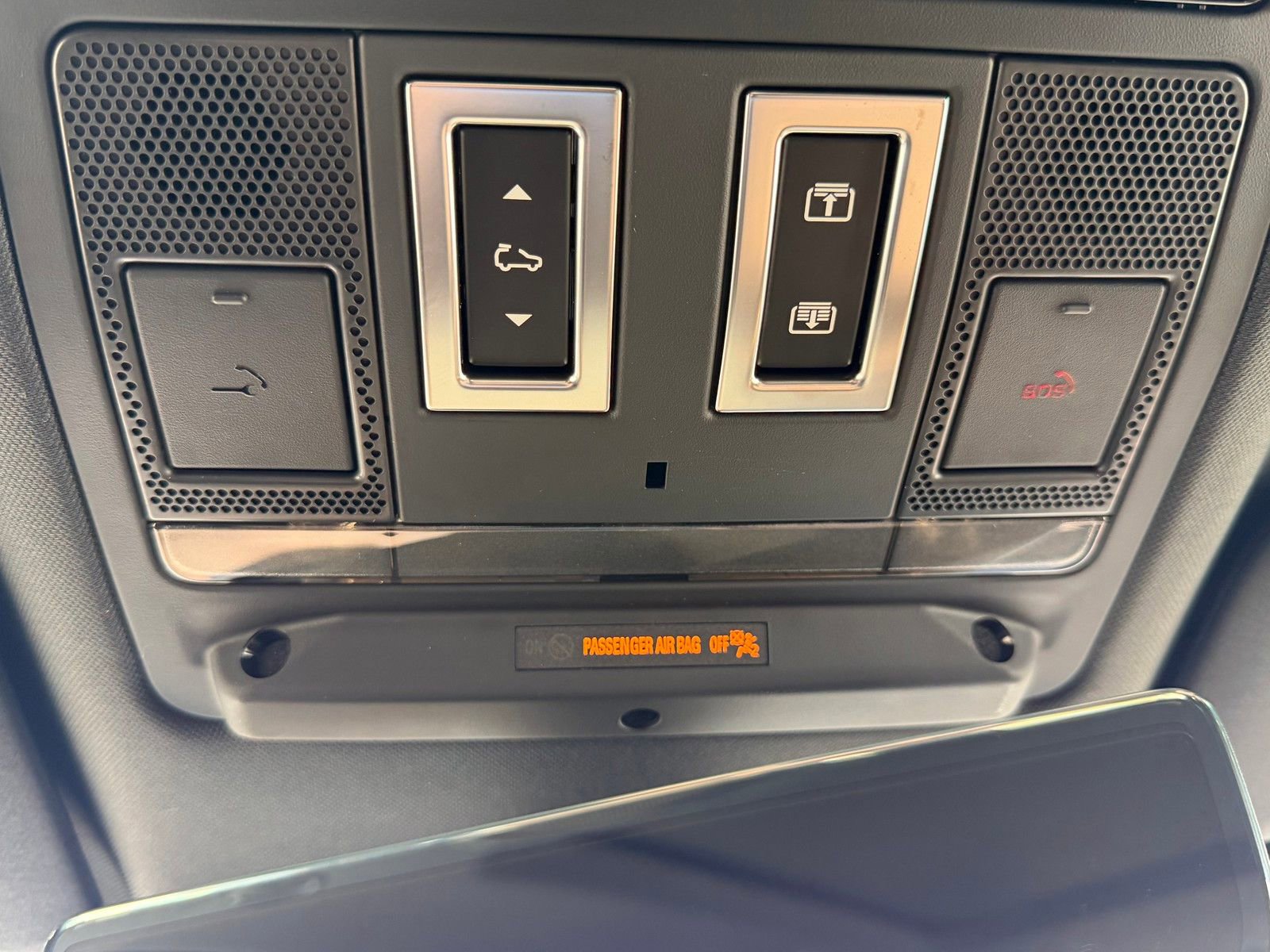 New 2026 Land Rover Defender 110 S image 20