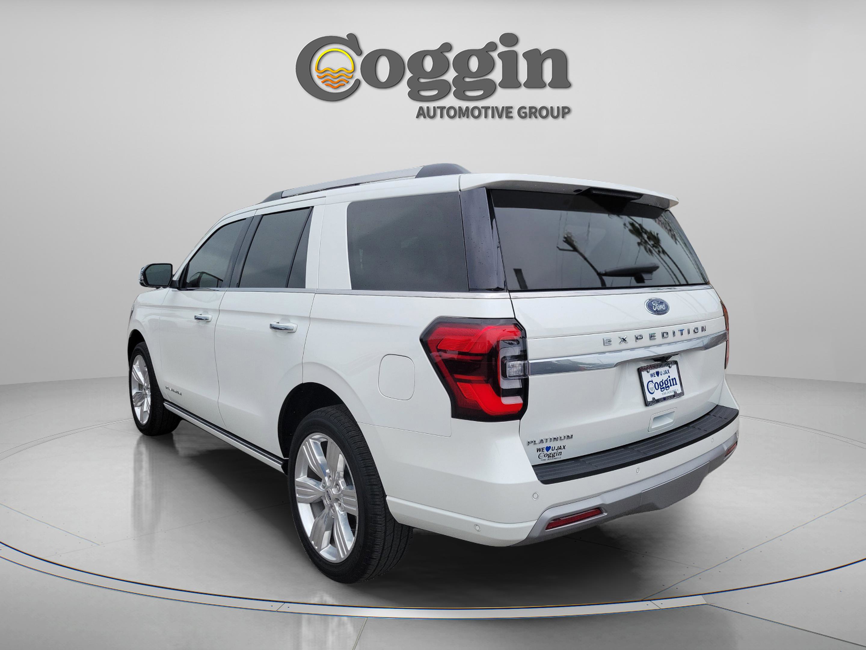 Used 2024 Ford Expedition Platinum AWD/4WD image 2