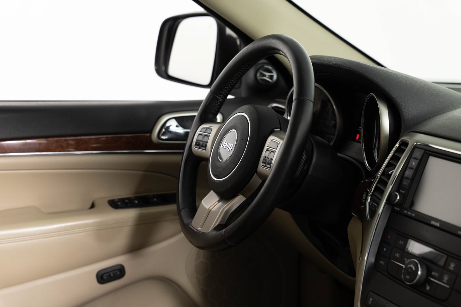 Used 2011 Jeep Grand Cherokee Limited AWD/4WD image 25