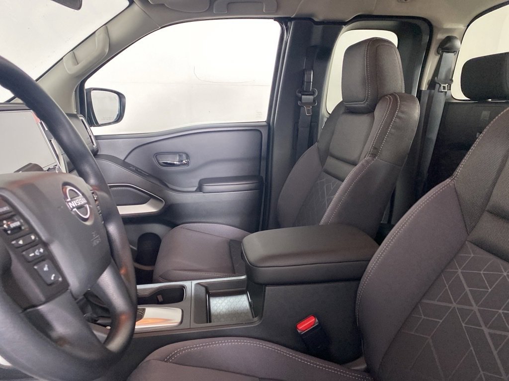 Used 2025 Nissan Frontier SV image 10