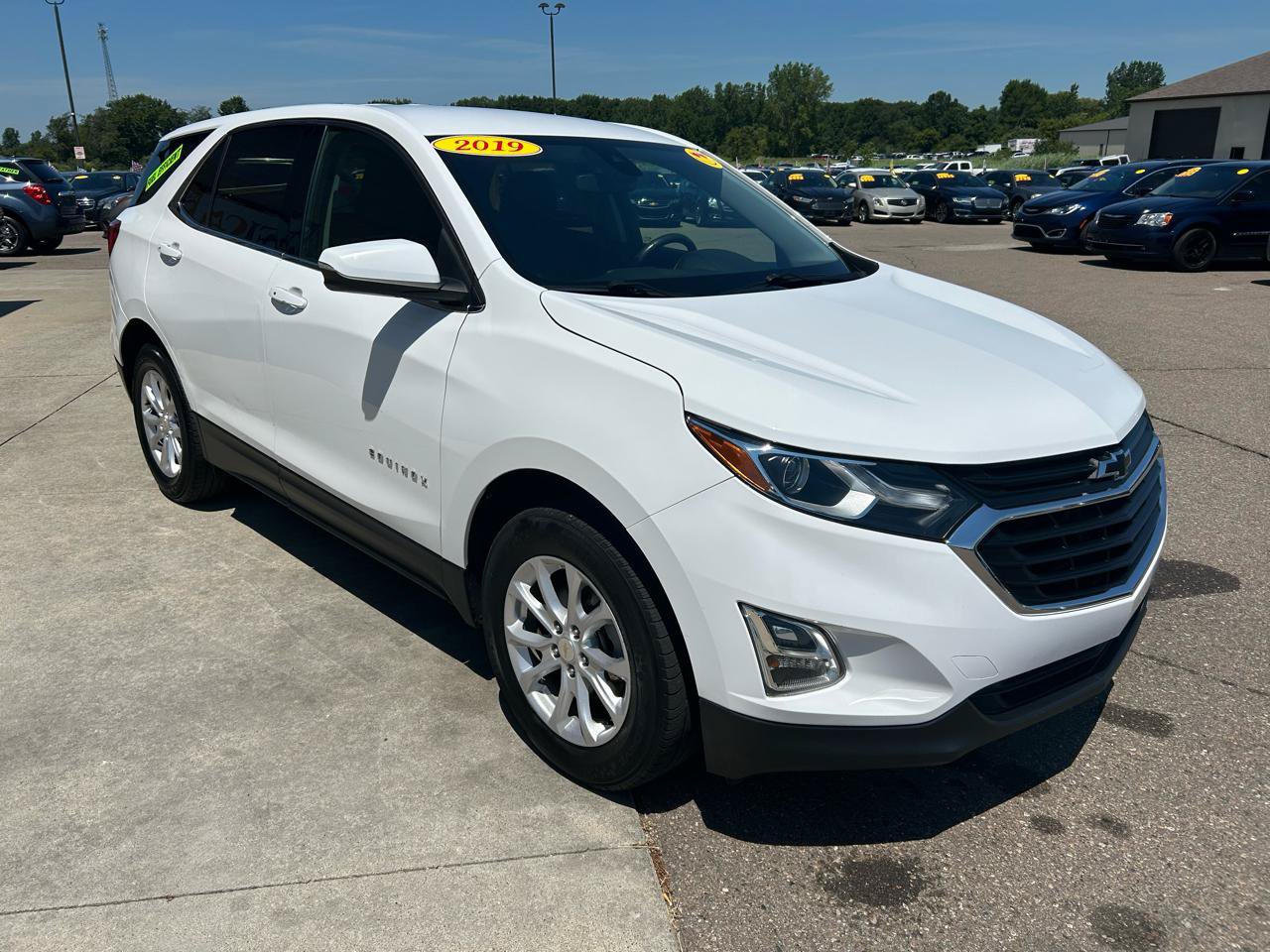 Used 2019 Chevrolet Equinox LT w/ Driver Convenience Package FWD image 3