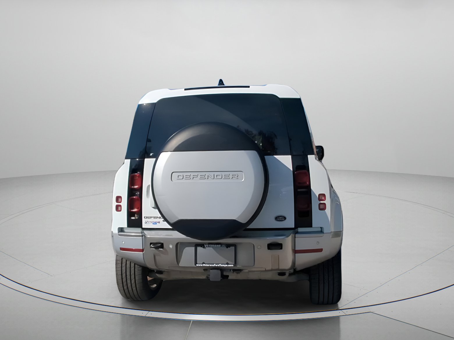 Used 2022 Land Rover Defender 110 SE image 24