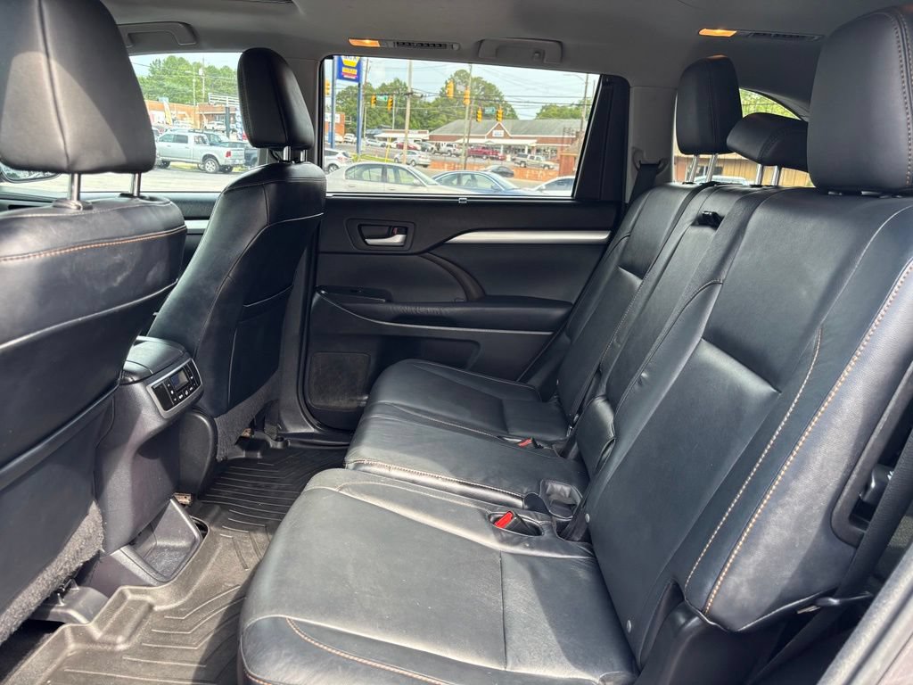 Used 2014 Toyota Highlander XLE FWD image 21