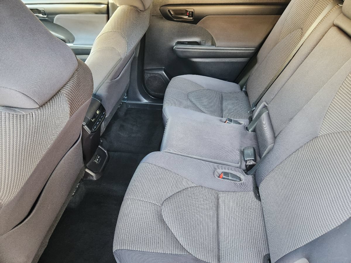 Used 2022 Toyota Highlander L FWD image 50