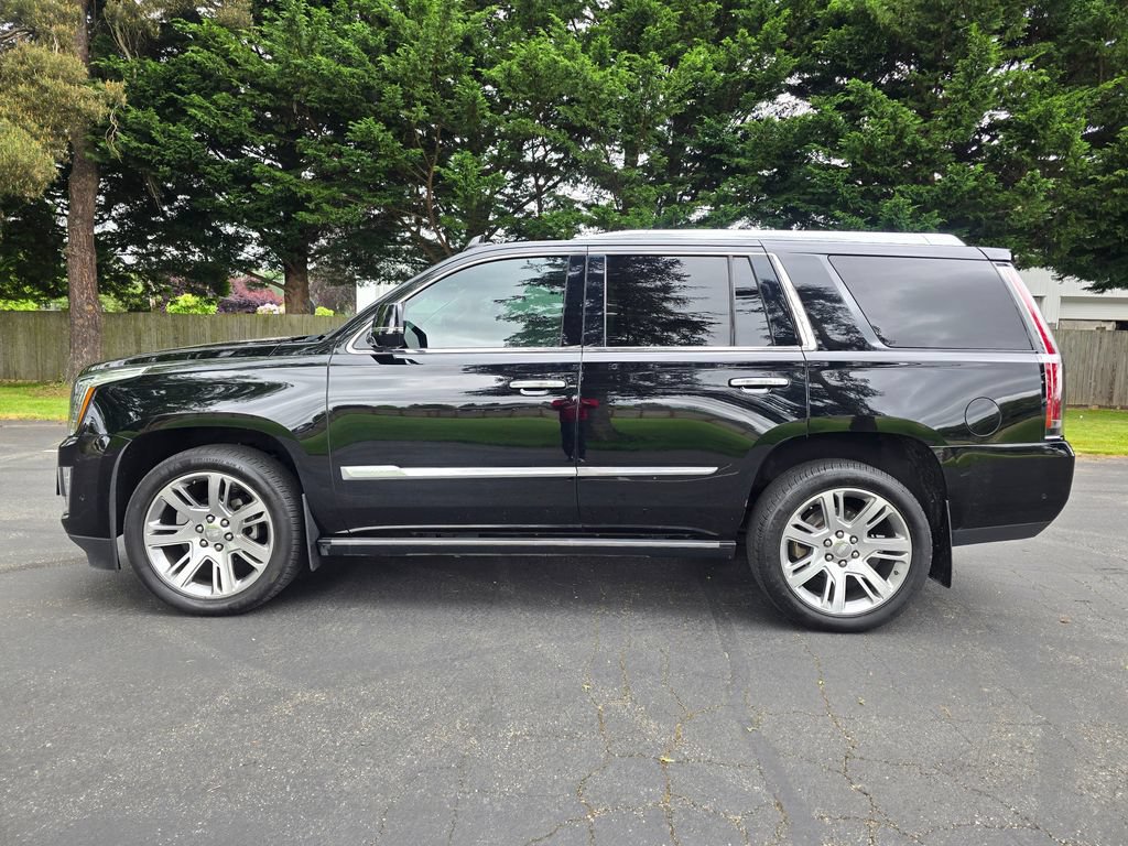 Used 2017 Cadillac Escalade Premium Luxury AWD/4WD image 3