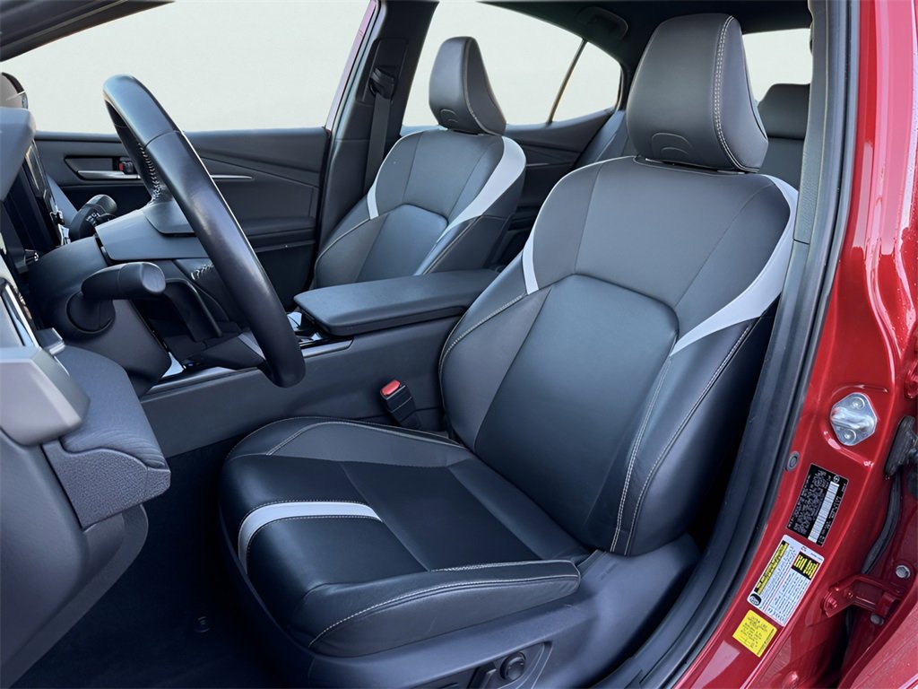 Used 2025 Toyota Camry SE image 13