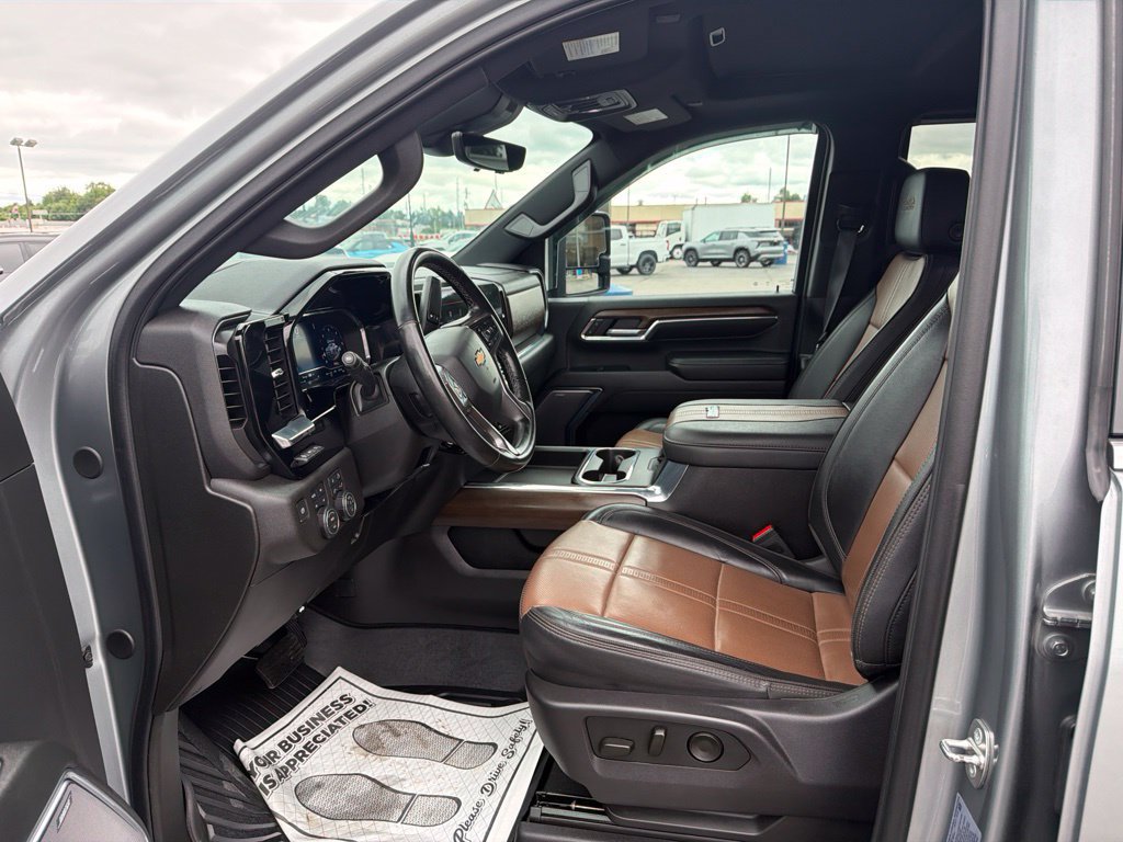 Used 2024 Chevrolet Silverado 3500 High Country w/ High Country Premium Package AWD/4WD image 18