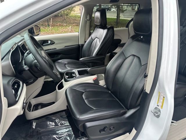 Used 2024 Chrysler Pacifica Touring-L image 29