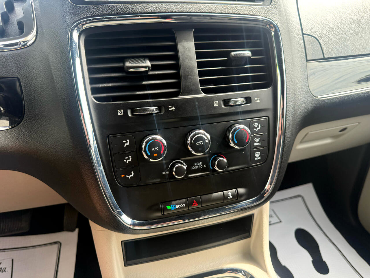 Used 2019 Dodge Grand Caravan SXT image 22