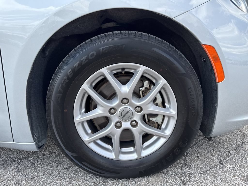 Used 2024 Chrysler Pacifica Touring-L FWD image 52