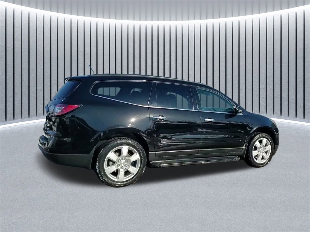 Used 2017 Chevrolet Traverse LT w/ Style and Technology Package image 6