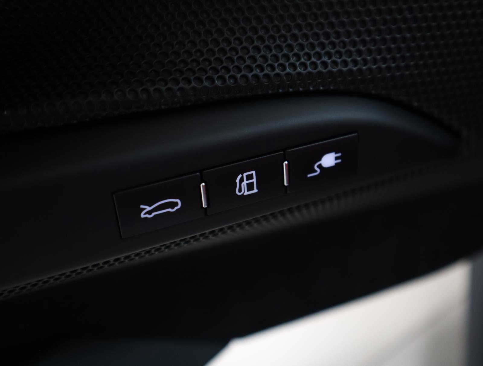 Used 2025 Ferrari 296 GTS RWD image 27
