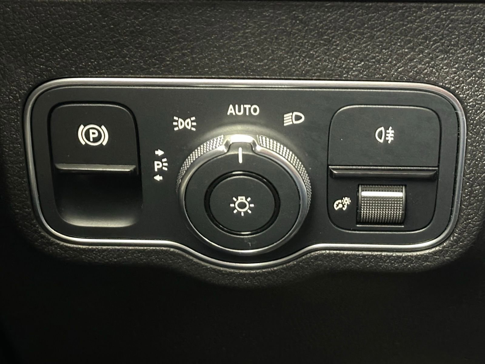 Used 2022 Mercedes-Benz GLB 35 AMG 4MATIC image 31