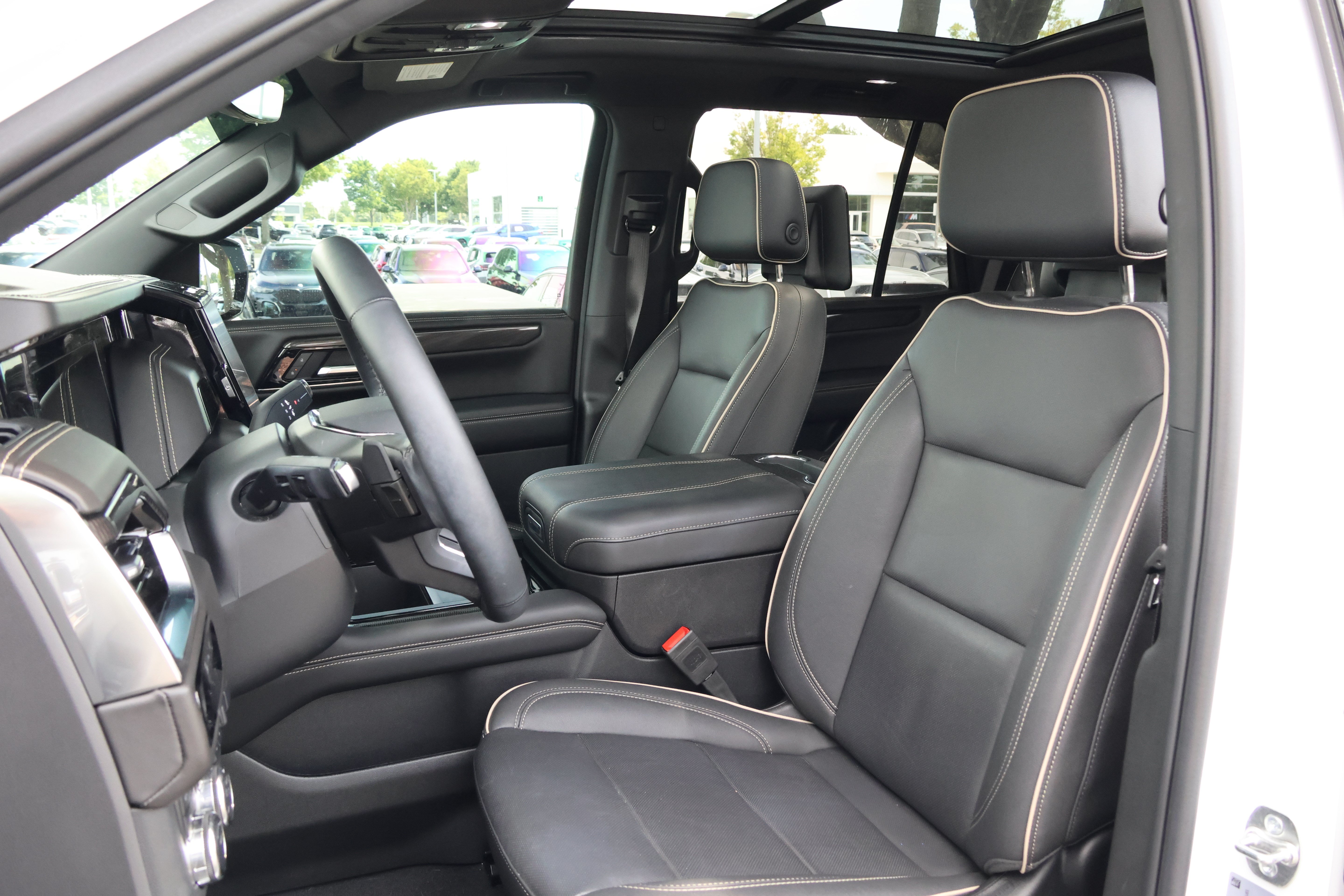 Used 2025 GMC Yukon Elevation AWD/4WD image 35