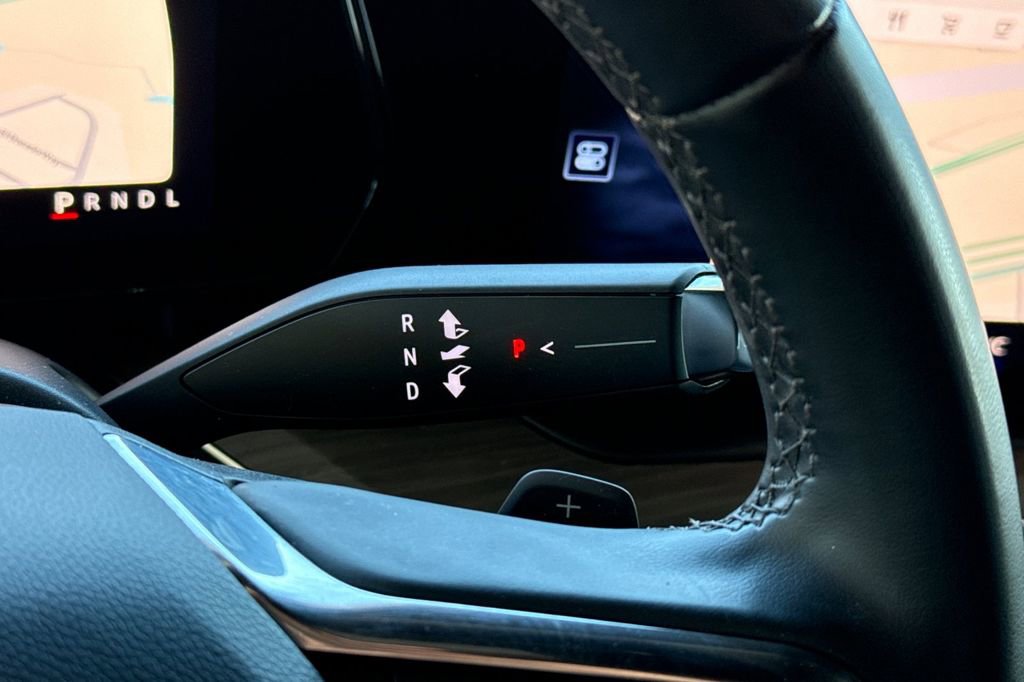 Used 2025 Chevrolet Suburban LT image 34