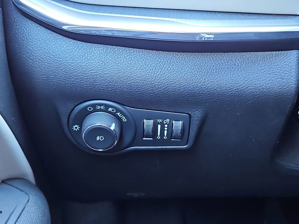 Used 2024 Jeep Compass Limited image 14