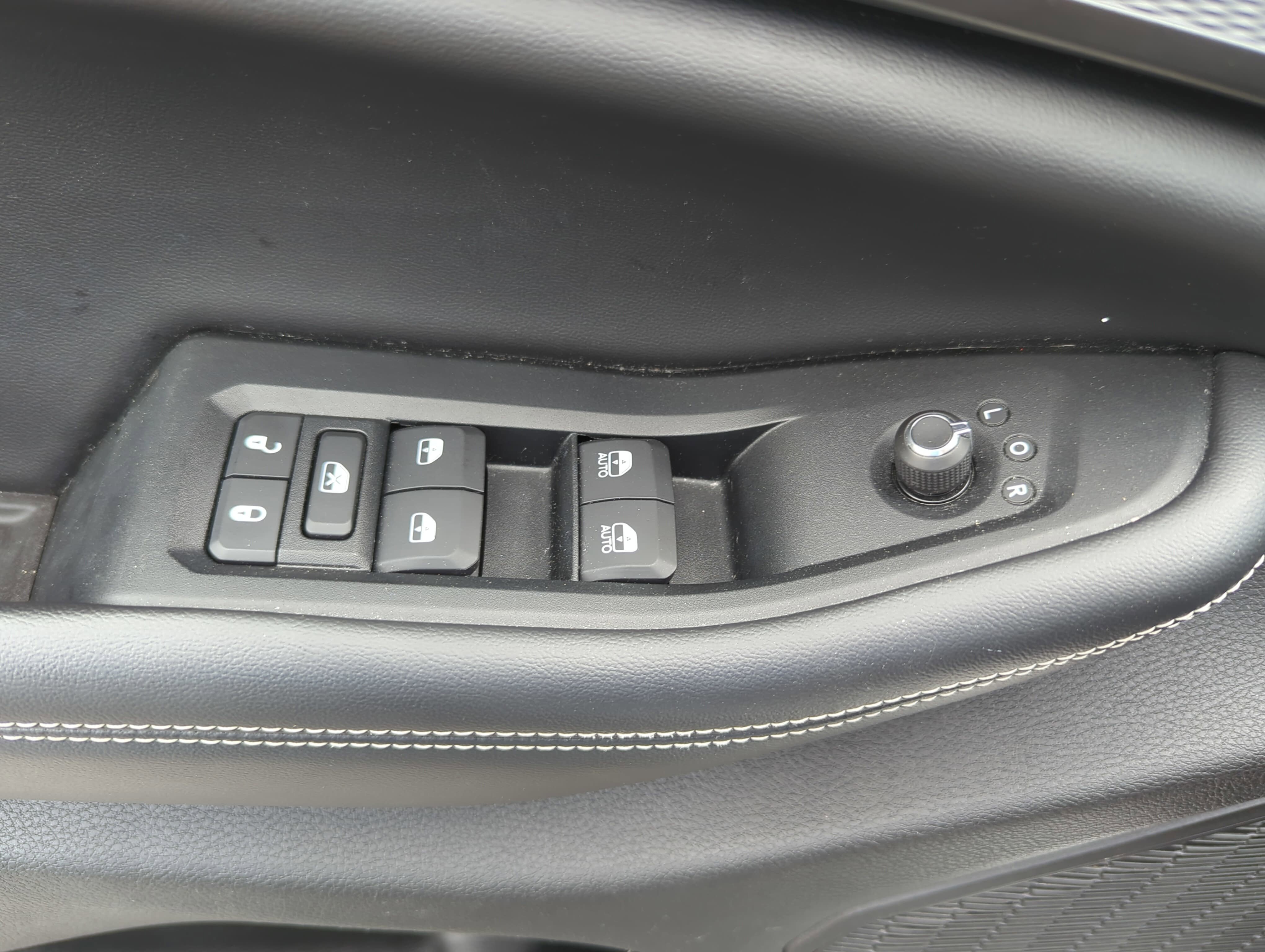 Used 2023 Jeep Grand Cherokee Laredo AWD/4WD image 25