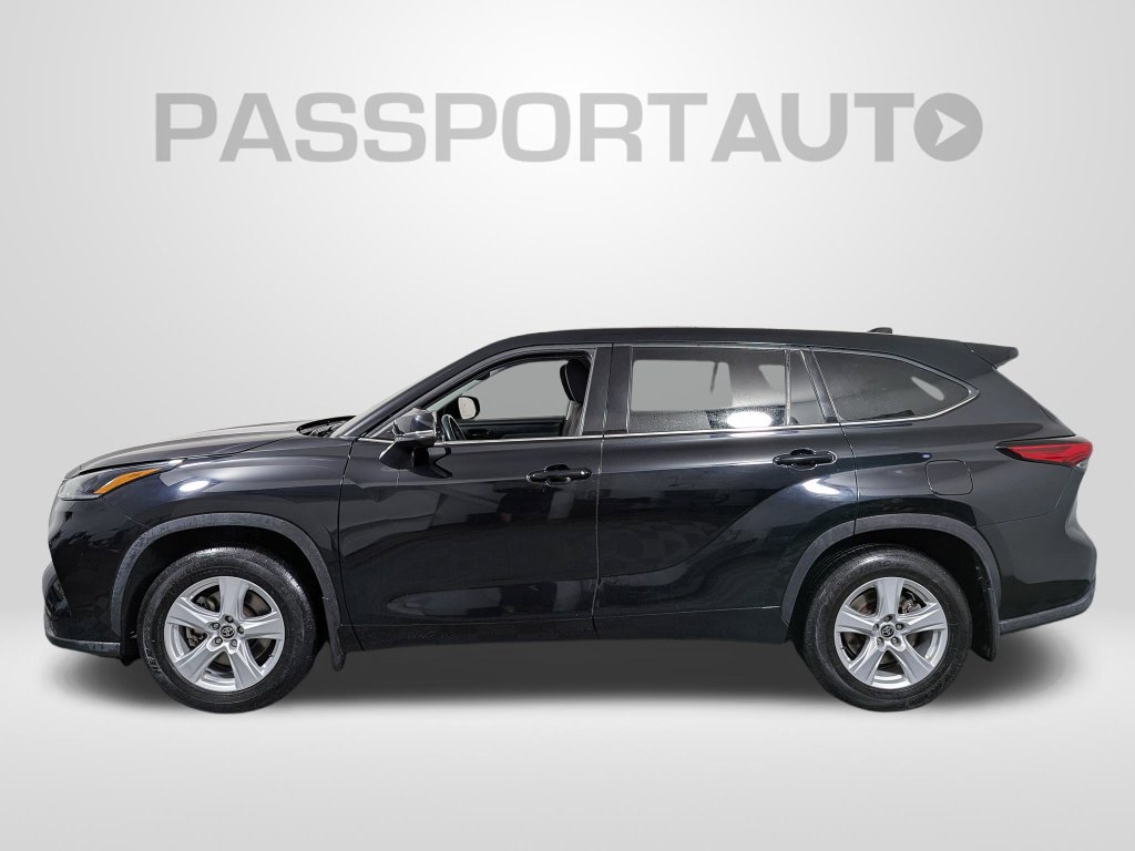 Used 2021 Toyota Highlander LE AWD/4WD image 2