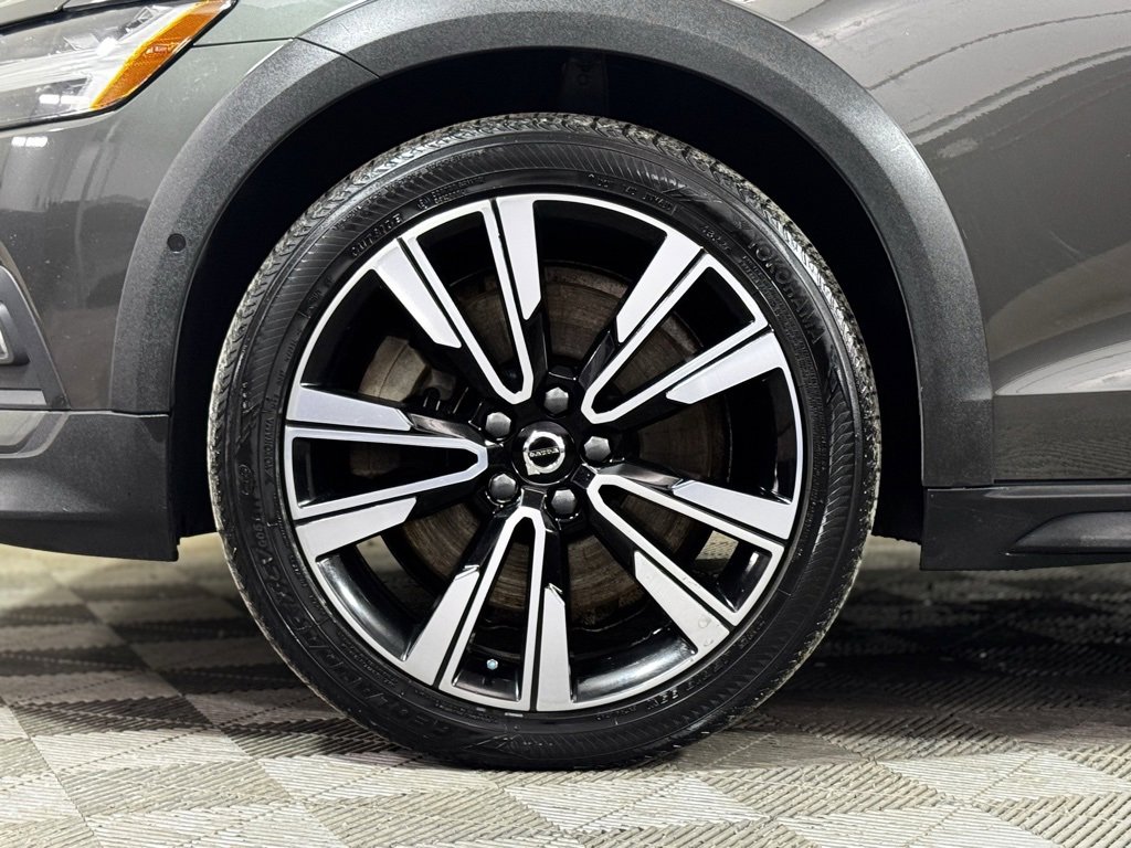 Used 2021 Volvo V60 T5 Cross Country w/ Protection Package image 2