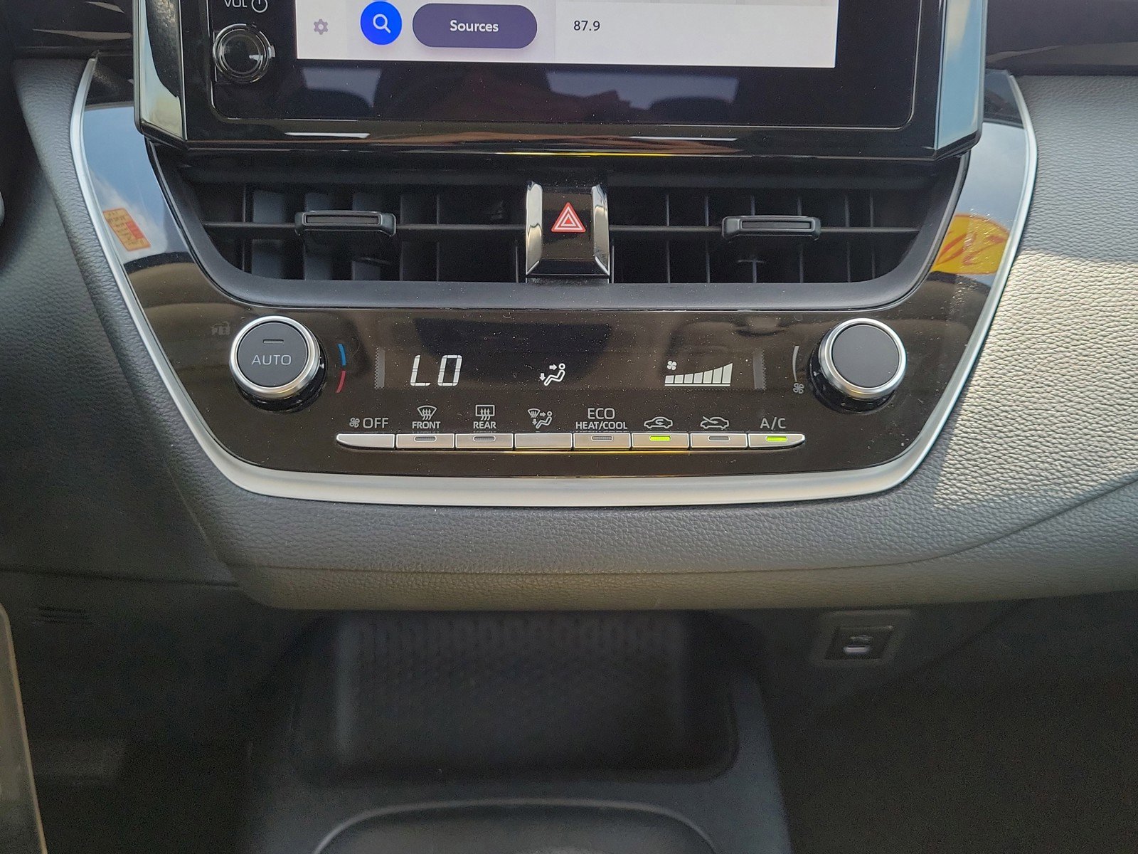 Used 2024 Toyota Corolla LE FWD image 30