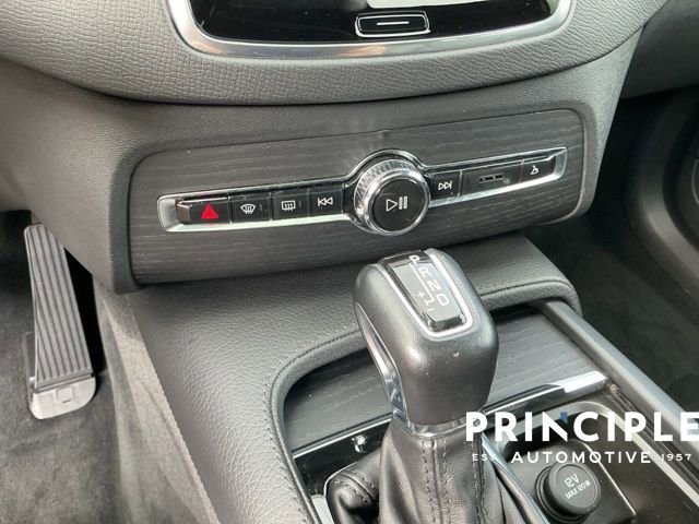 Used 2020 Volvo XC90 T5 Momentum w/ Protection Package Premier FWD image 19