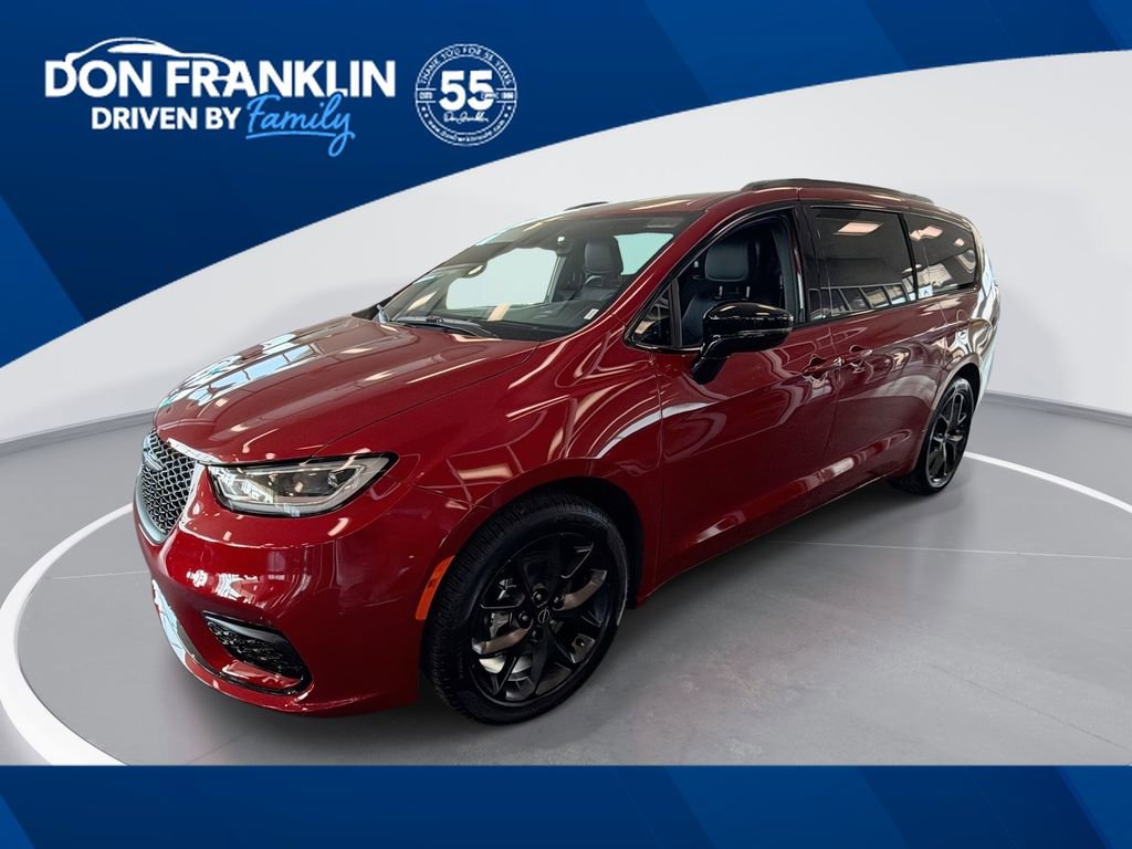 New 2026 Chrysler Pacifica Select