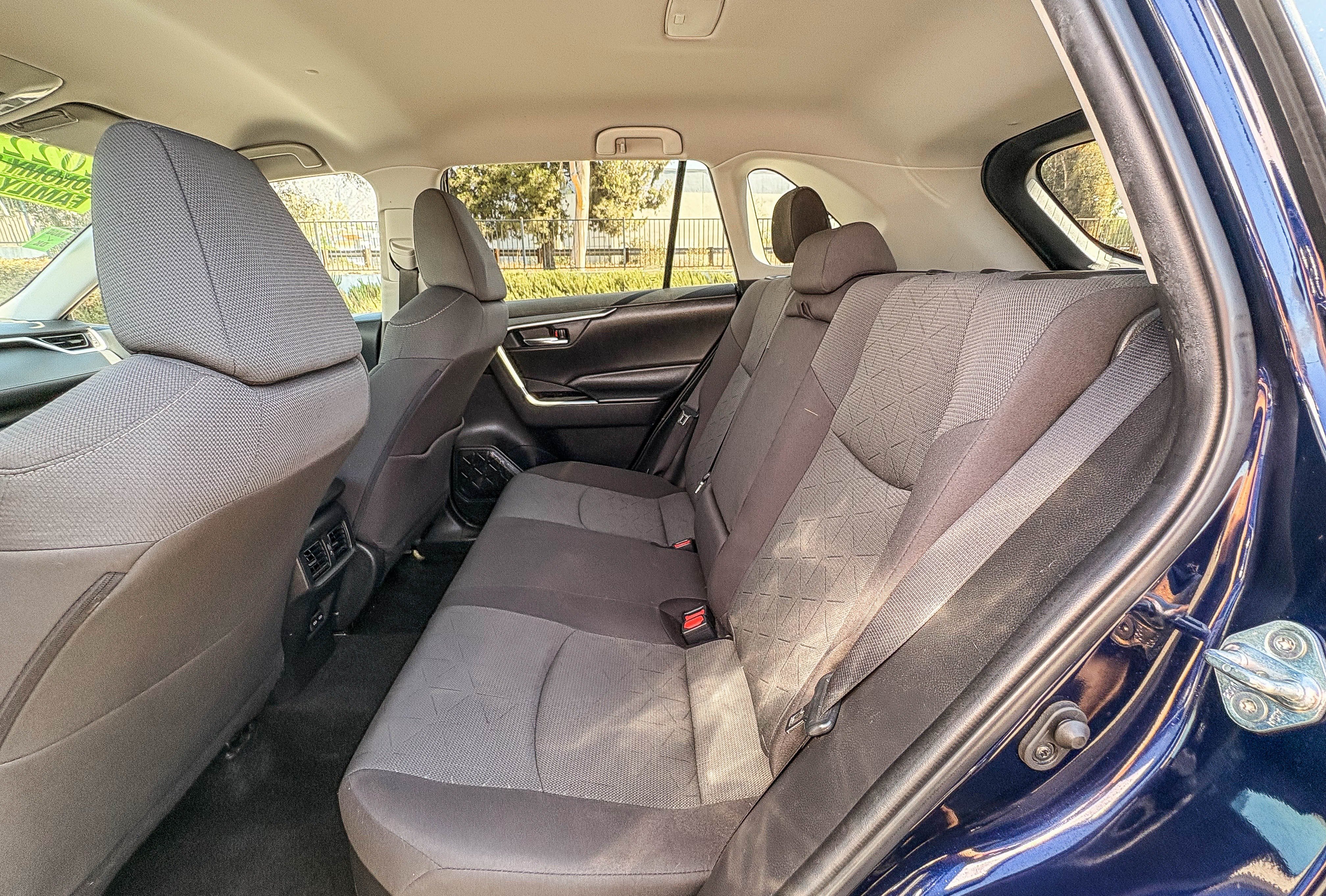Used 2022 Toyota RAV4 XLE AWD/4WD image 18