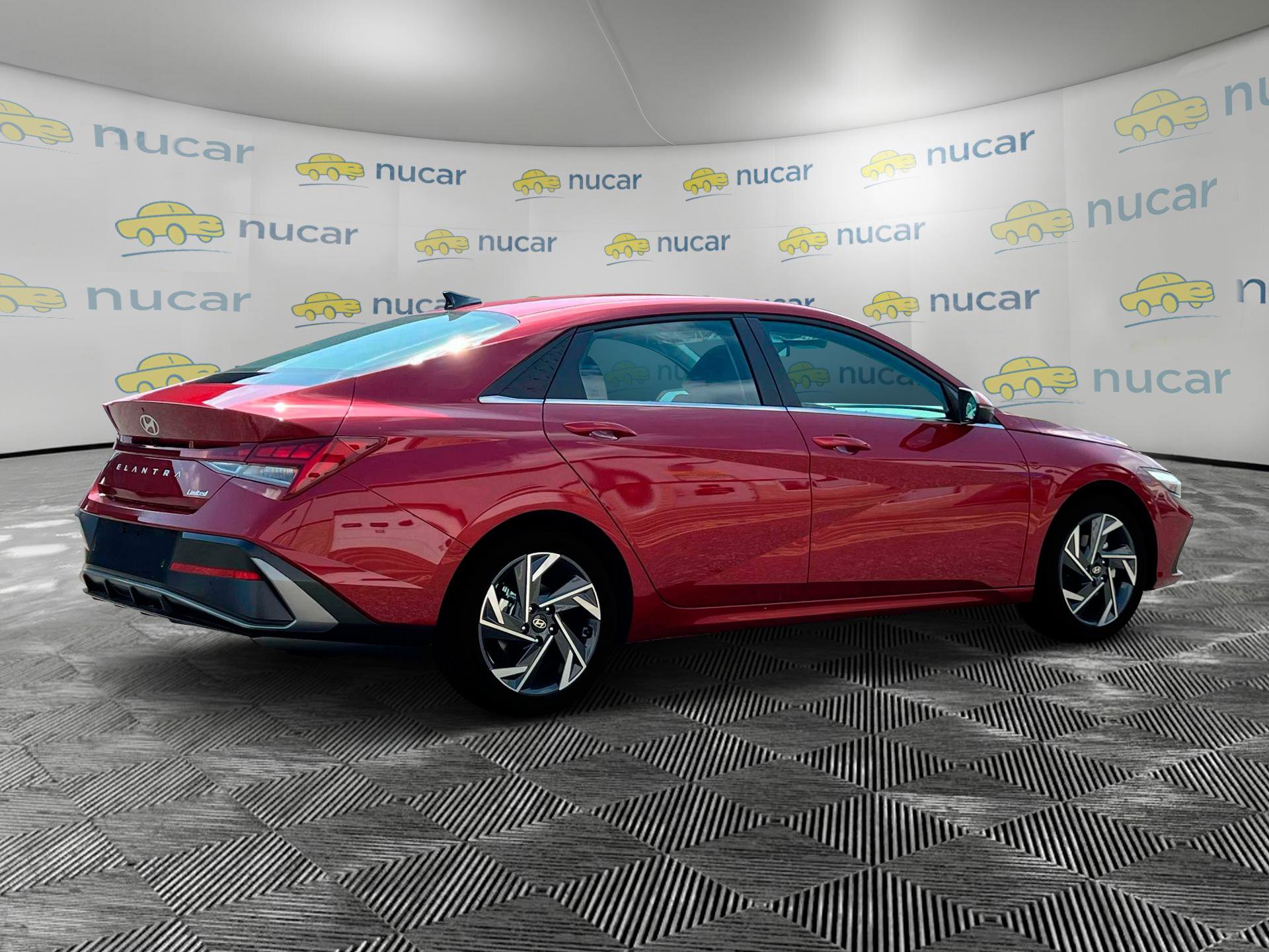 Used 2025 Hyundai Elantra Limited image 8