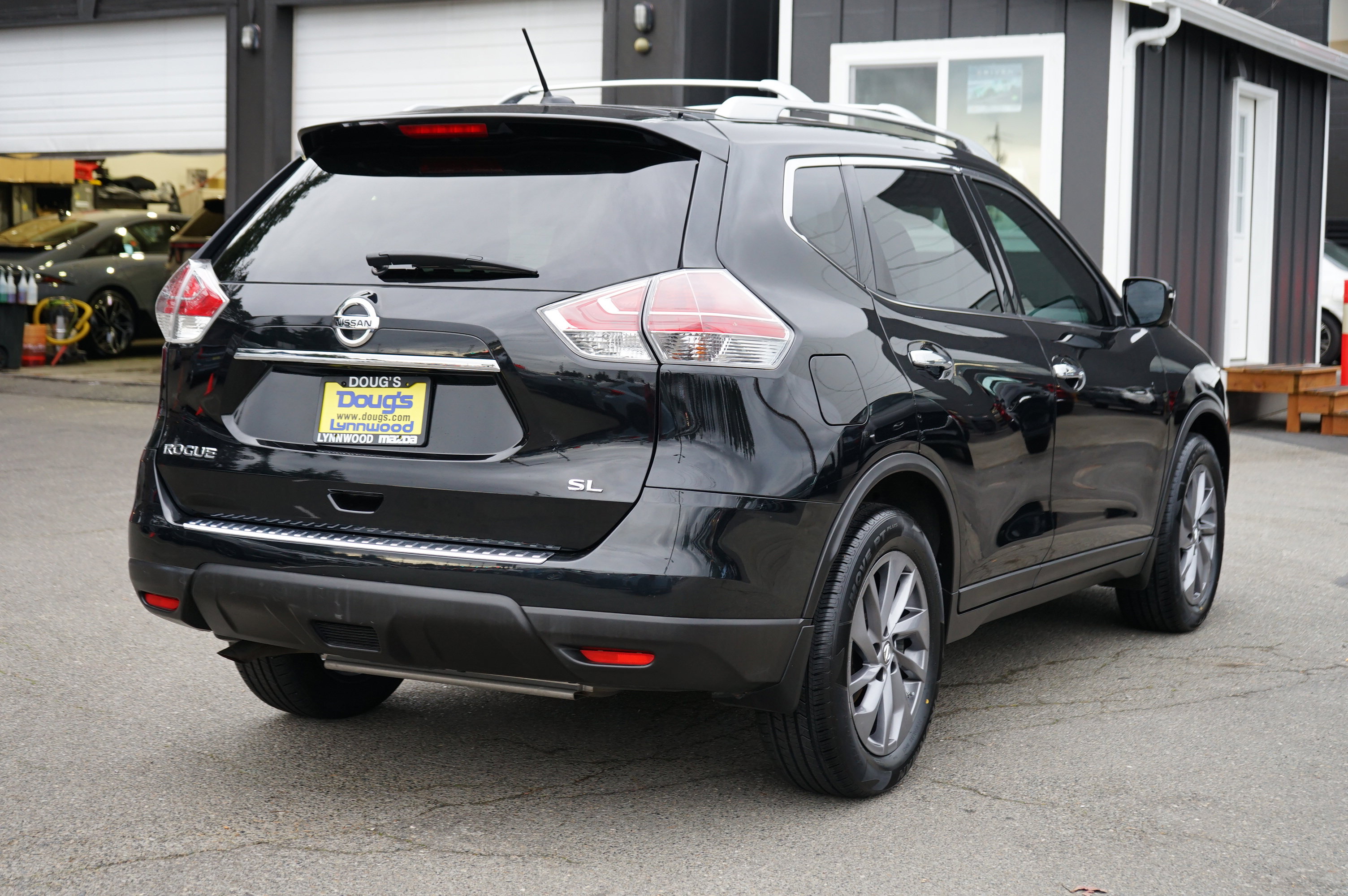 Used 2016 Nissan Rogue SL w/ SL Premium Package image 3
