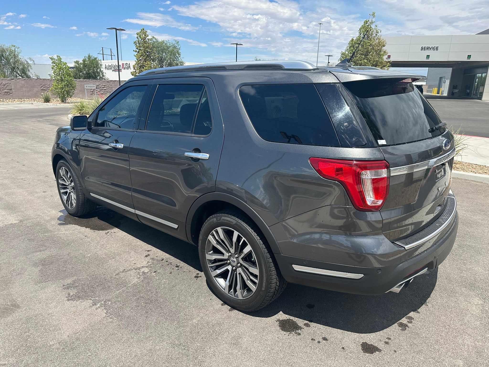 Used 2018 Ford Explorer Platinum AWD/4WD image 2