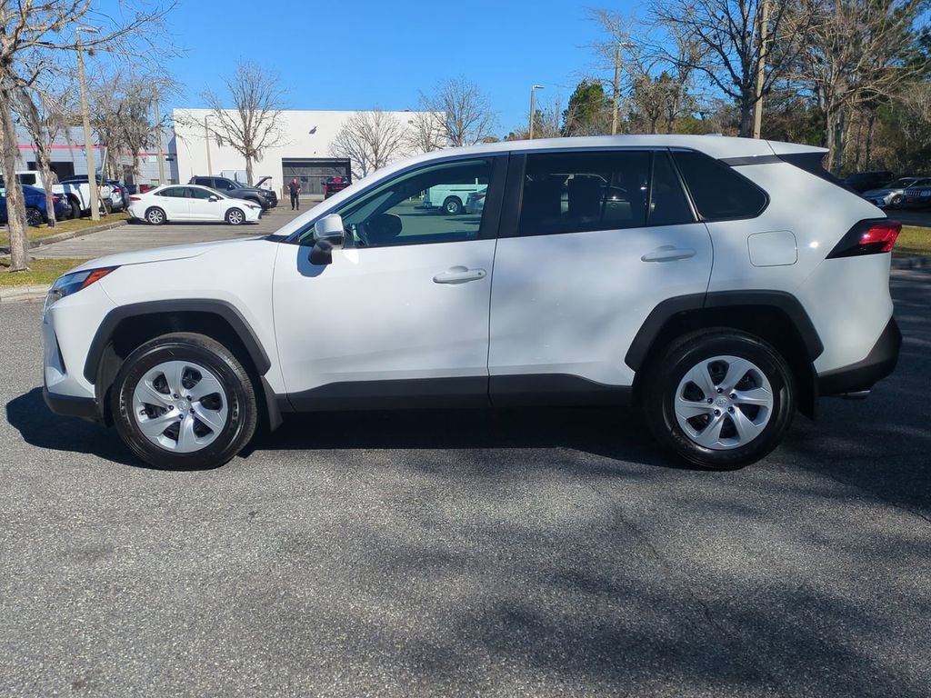 Used 2025 Toyota RAV4 LE image 8