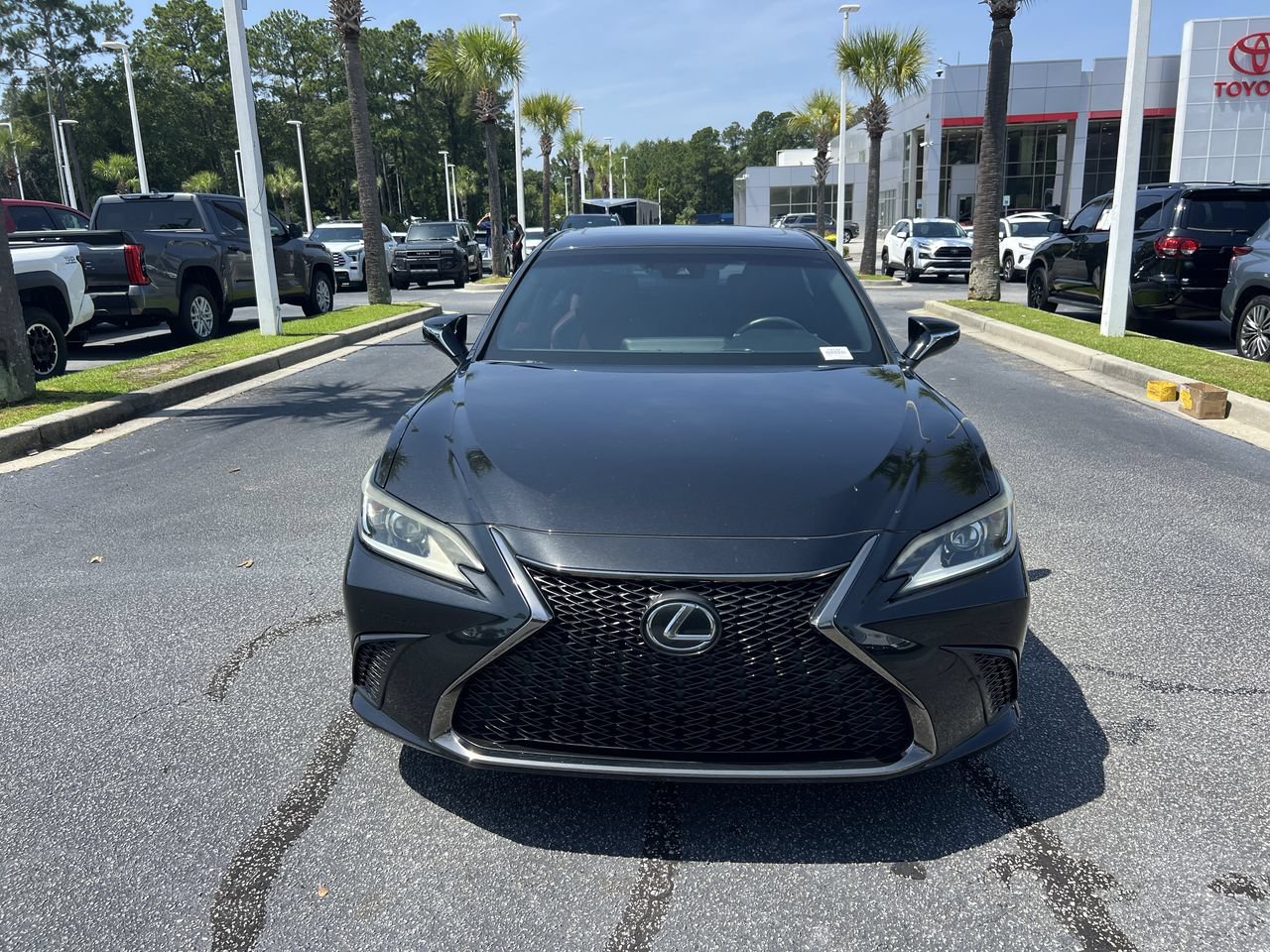 Used 2019 Lexus ES 350 F Sport w/ Accessory Package 2 FWD image 3
