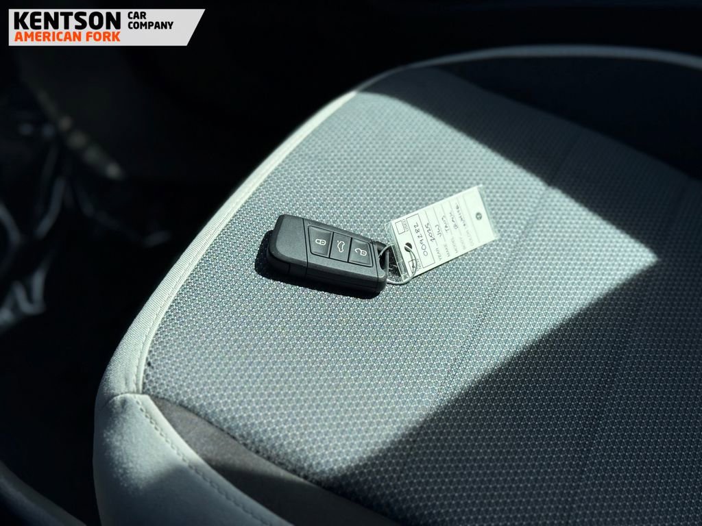 Used 2025 Volkswagen Taos S AWD/4WD image 36