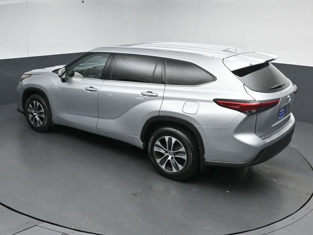 Used 2021 Toyota Highlander XLE AWD/4WD image 45