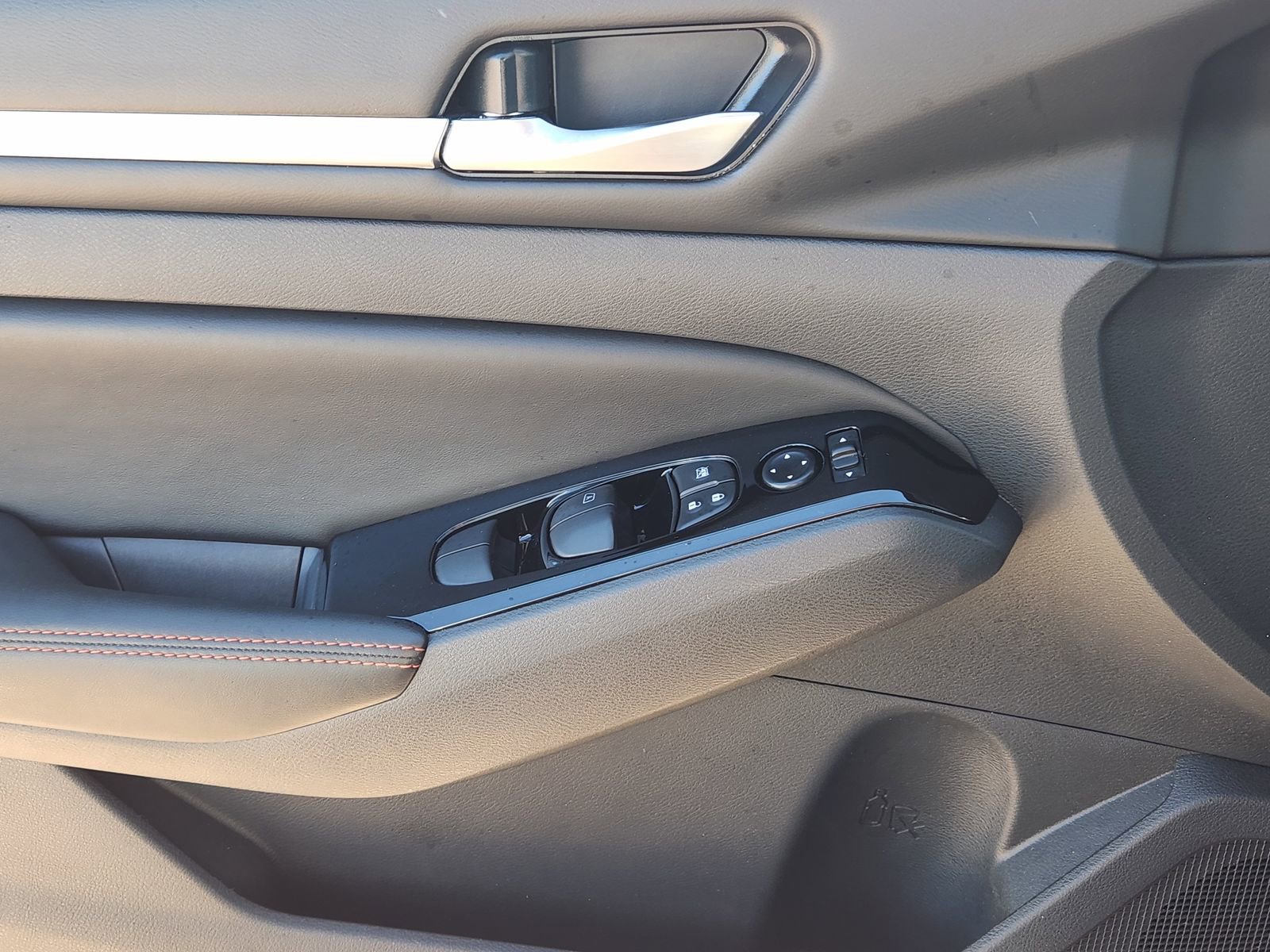 Used 2025 Nissan Altima 2.5 SR image 26