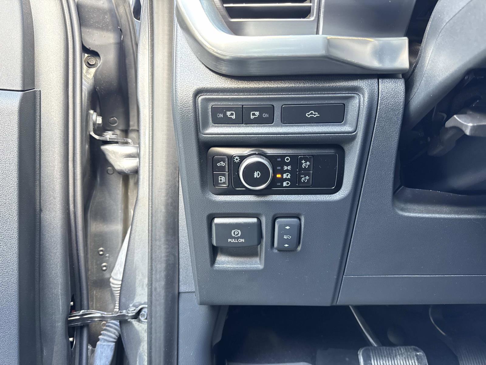 Used 2023 Ford F150 Lariat w/ Trailer Tow Package image 20