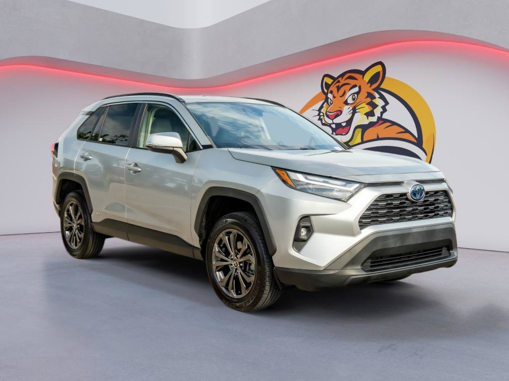 Used 2022 Toyota RAV4 XLE Premium AWD/4WD image 3