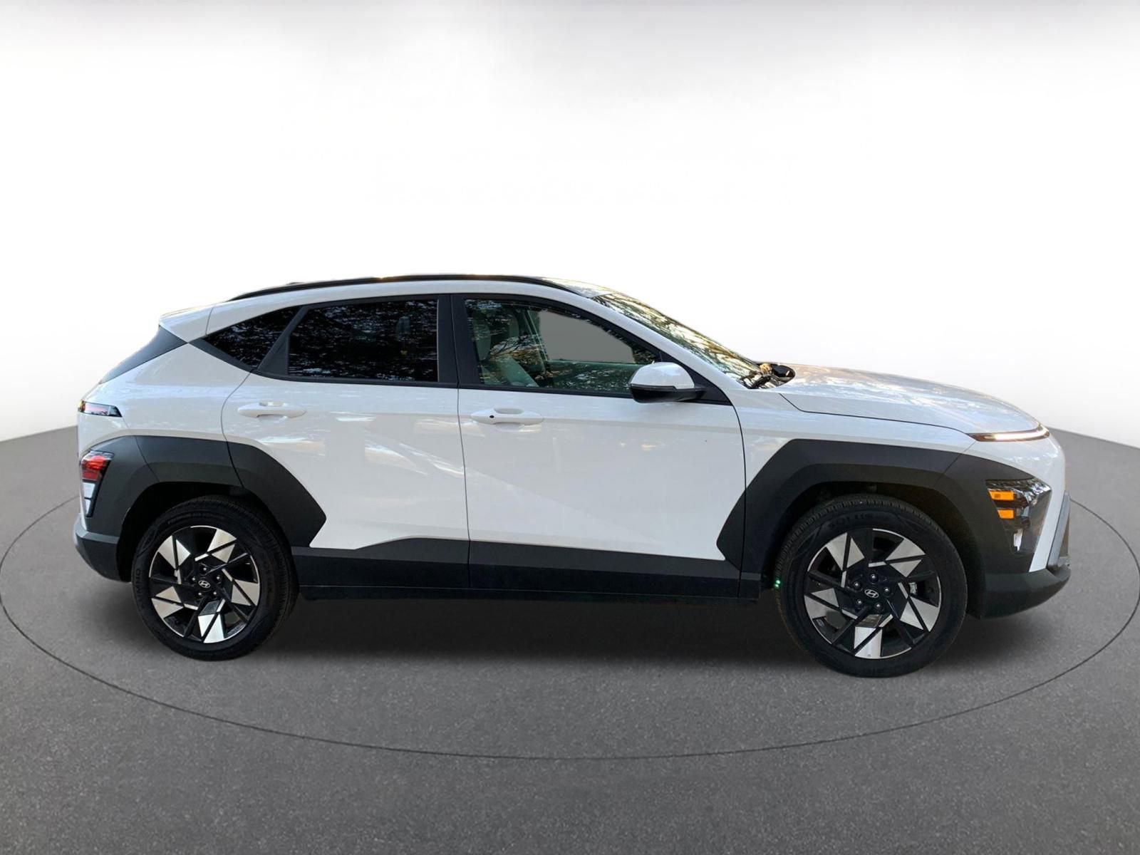 Used 2025 Hyundai Kona SEL image 8